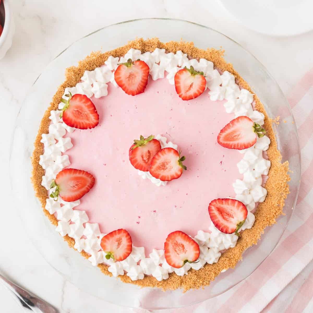 No-Bake Strawberry Jello Pie